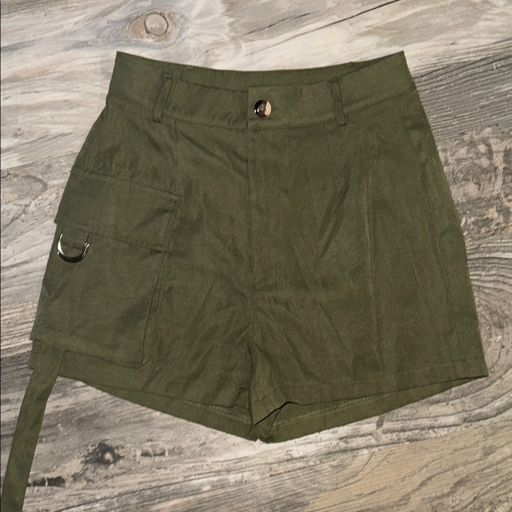 SHEIN Green Cargo Shorts High-Waisted Utilitarian